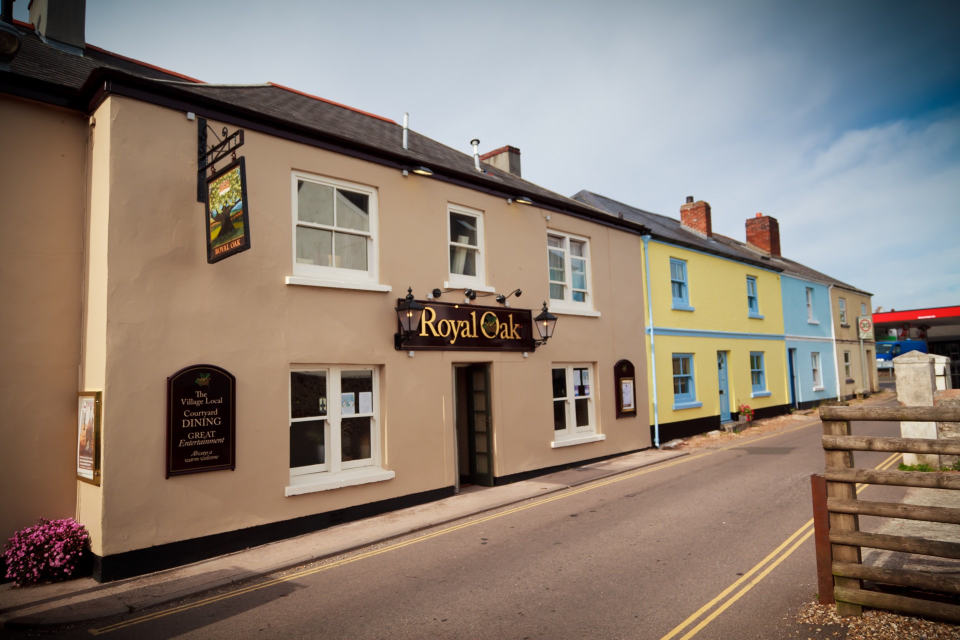 DOG FRIENDLY Pub Restaurant & B&B in Malborough, South Hams between